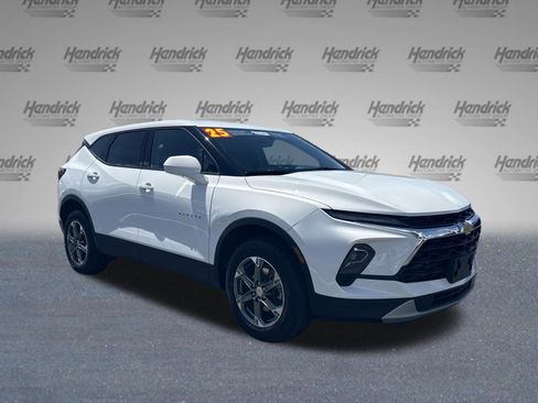 Used 2025 Chevrolet Blazer LT FWD image 2