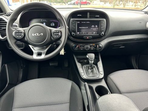 Used 2023 Kia Soul LX w/ LX Technology Package image 4