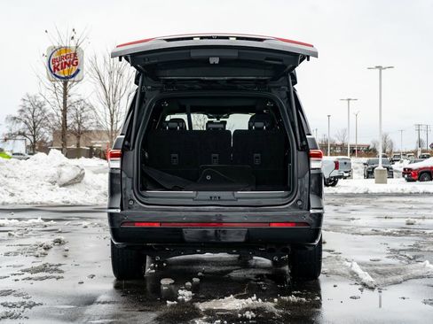 Used 2023 Lincoln Navigator Reserve image 10