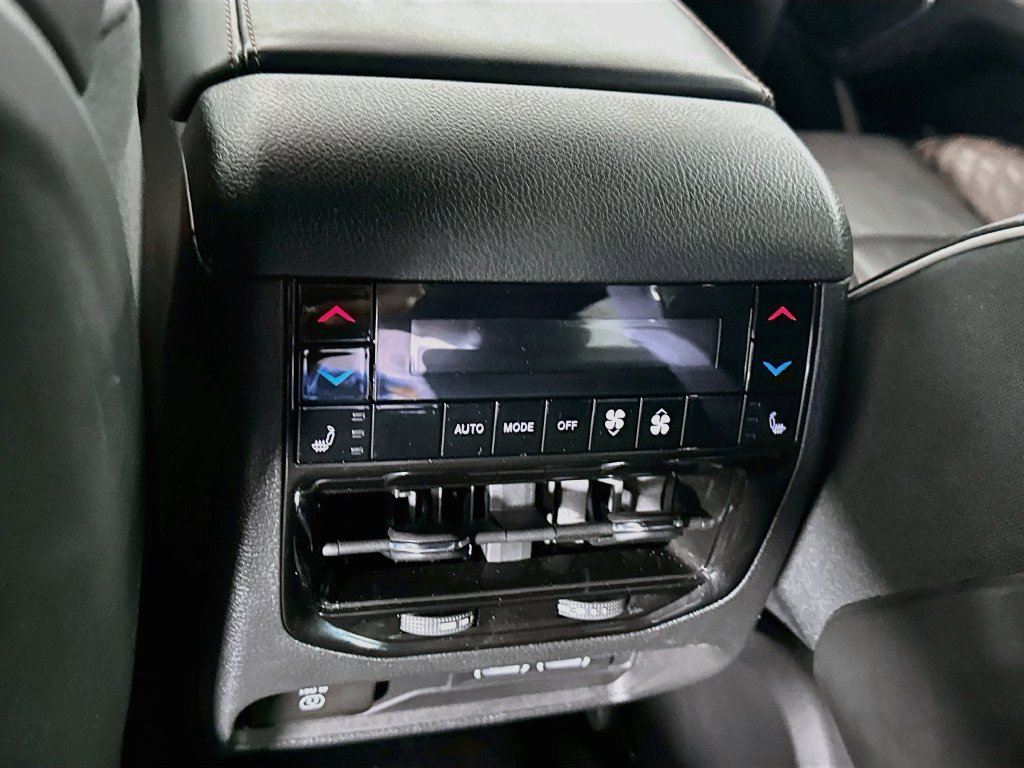 Certified 2023 Jeep Grand Cherokee L Summit w/ High Altitude Package AWD/4WD image 38