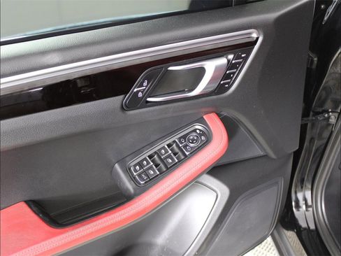 Used 2019 Porsche Macan S image 10