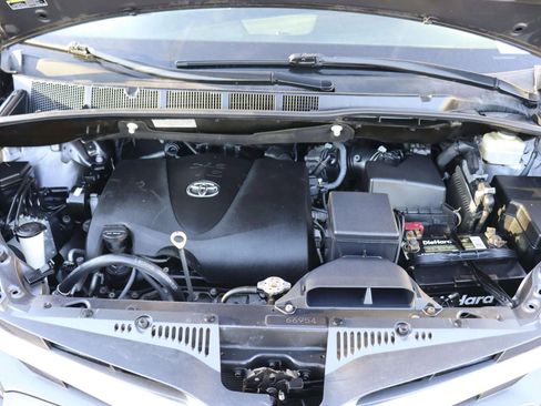 Used 2019 Toyota Sienna XLE image 44