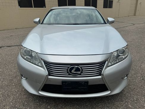 Used 2014 Lexus ES 350 w/ Luxury Package FWD image 2