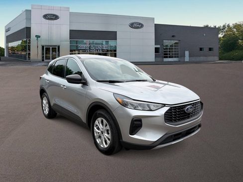 Certified 2023 Ford Escape Active AWD/4WD image 2