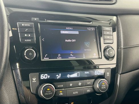 Used 2018 Nissan Rogue SV image 14