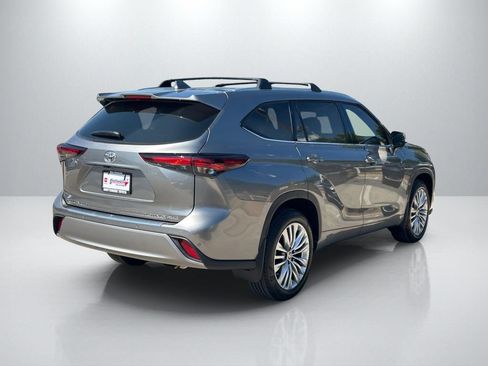 Used 2026 Toyota Highlander Platinum AWD/4WD image 5