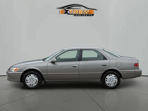 Used 2001 Toyota Camry LE FWD image 3