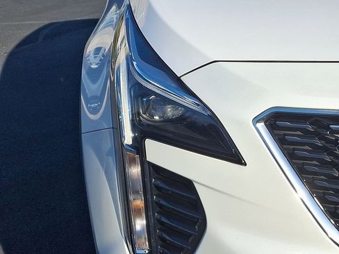 Certified 2022 Cadillac XT4 Luxury w/ Cold Weather Package image 9