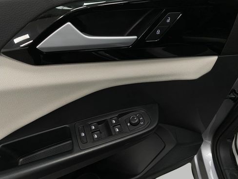 Certified 2025 Volkswagen Taos S image 27