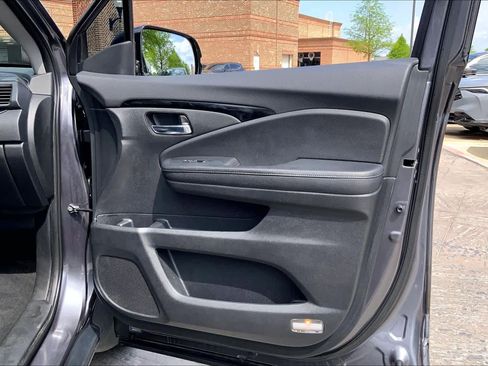 Used 2017 Honda Pilot Touring image 22