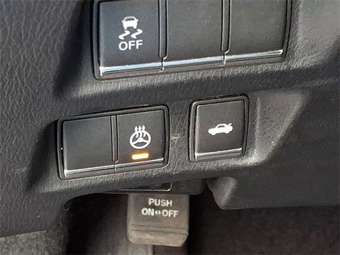 Used 2016 INFINITI Q70 3.7 image 26