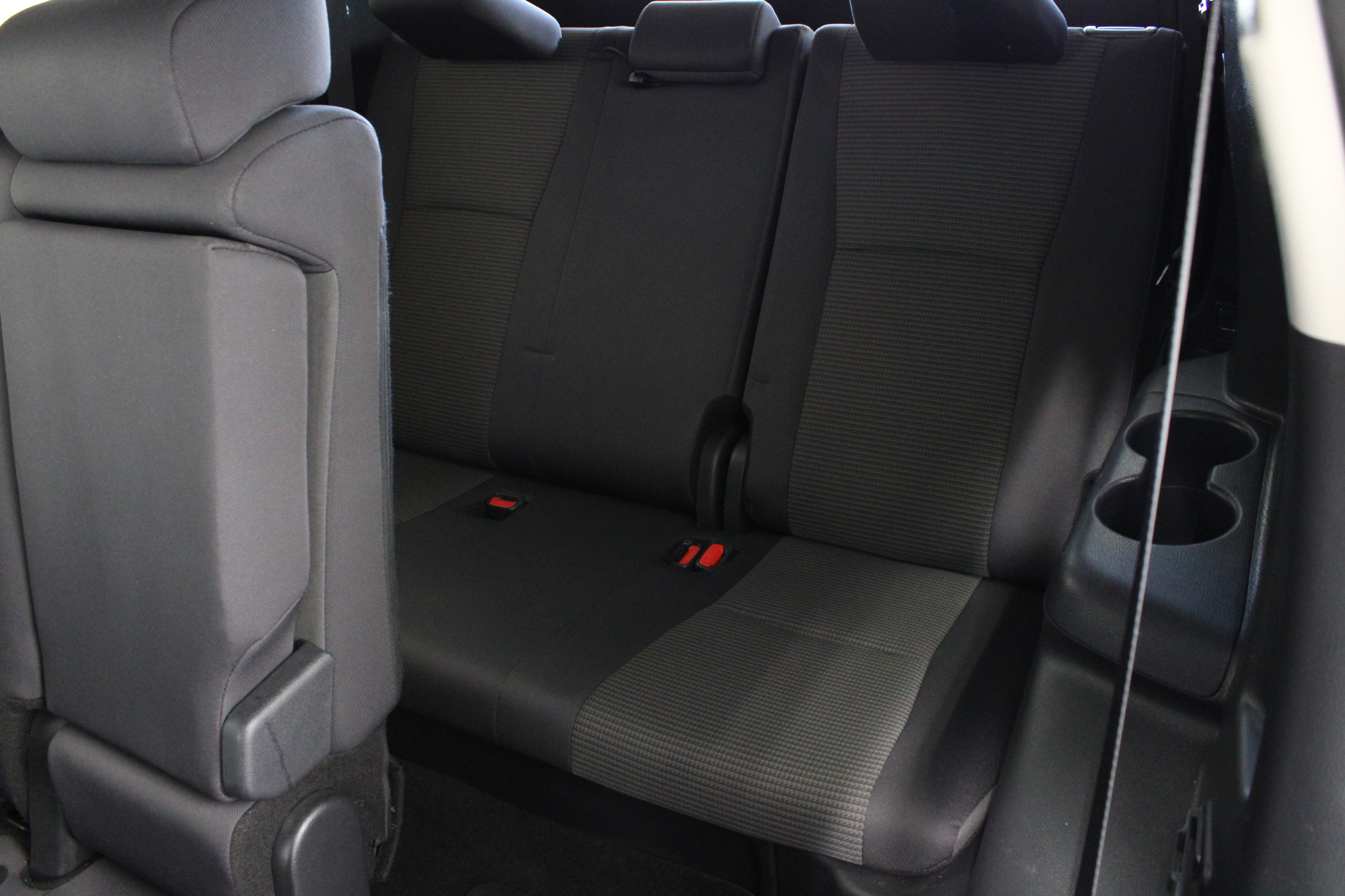 Used 2025 Toyota Highlander LE FWD image 32