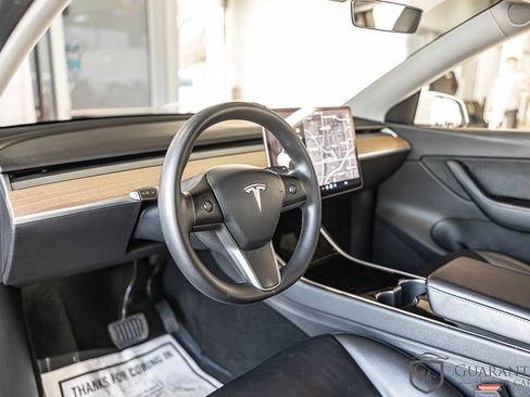 Used 2020 Tesla Model Y Long Range image 21