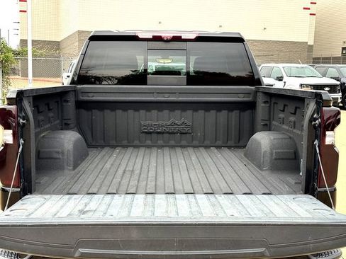 Used 2020 Chevrolet Silverado 1500 High Country w/ Technology Package image 7