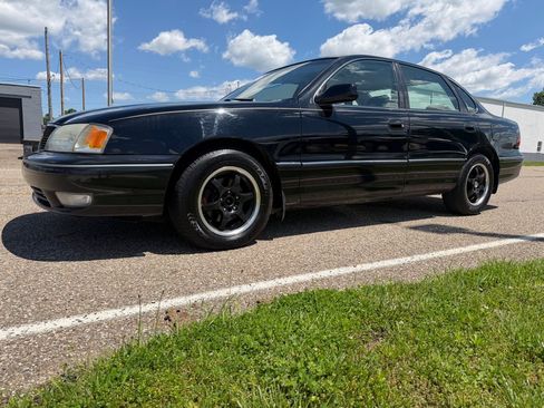 Used 1999 Toyota Avalon XLS FWD image 3
