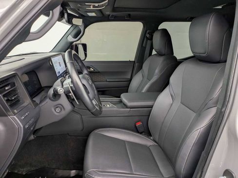 Used 2024 Lexus GX 550 w/ Cold Area Package image 16