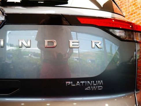 Certified 2022 Nissan Pathfinder Platinum w/ Cargo Package AWD/4WD image 82