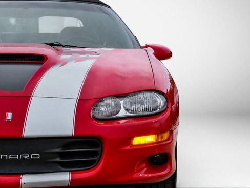Used 2002 Chevrolet Camaro Z28 w/ SS Performance/Appearance Pkg RWD image 40