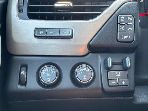 Used 2020 GMC Yukon Denali w/ Open Road Package AWD/4WD image 31