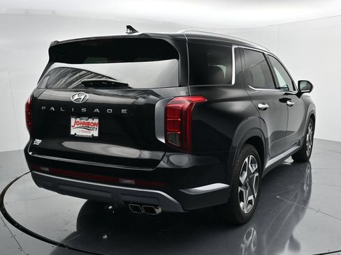 Used 2024 Hyundai Palisade Limited FWD image 6
