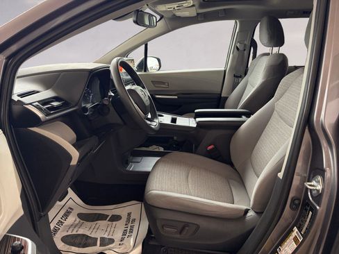Used 2021 Toyota Sienna LE image 9