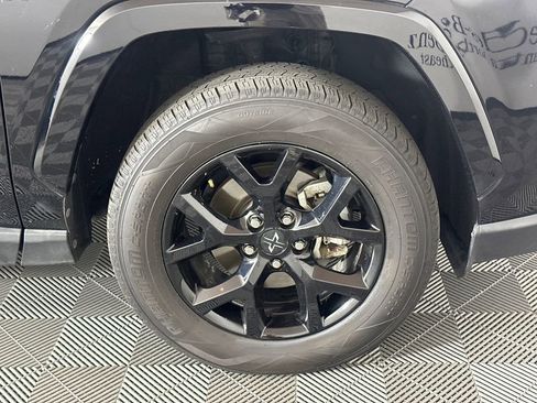 Used 2021 Toyota RAV4 XLE w/ Convenience Package FWD image 12