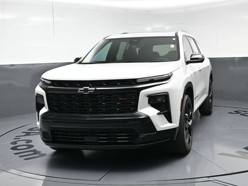 Used 2025 Chevrolet Traverse RS w/ LPO, Floor Liner Package FWD image 5