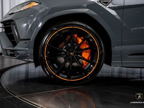Used 2023 Lamborghini Urus S image 12