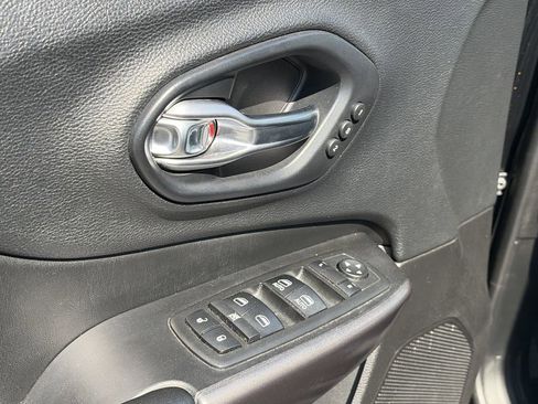 Used 2019 Jeep Cherokee Limited AWD/4WD image 29
