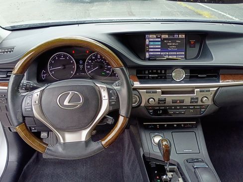 Used 2014 Lexus ES 350 w/ Luxury Package FWD image 12