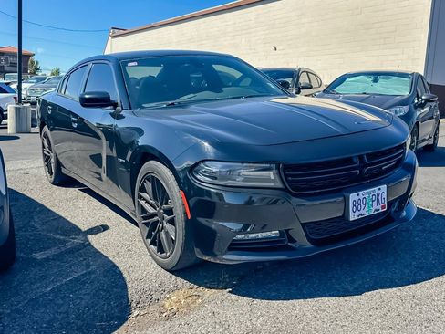 Used 2016 Dodge Charger R/T RWD image 2