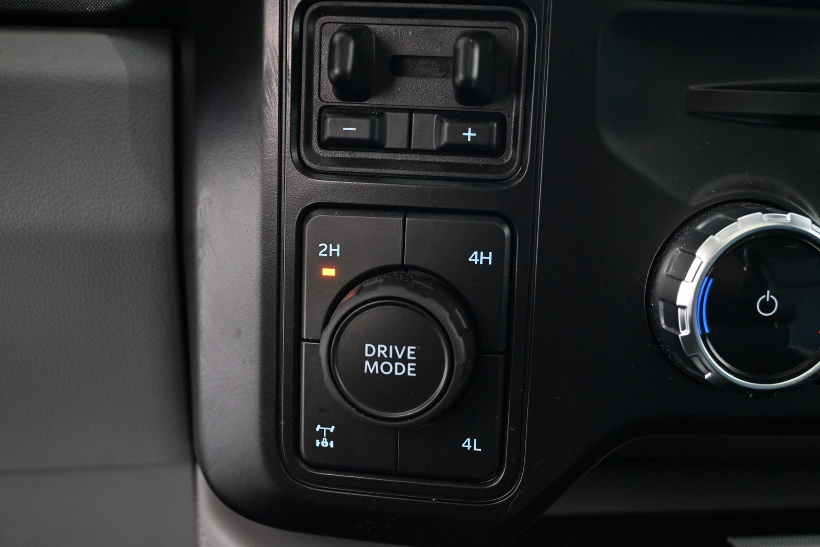 Used 2024 Ford F350 Limited w/ FX4 Off-Road Package AWD/4WD image 23