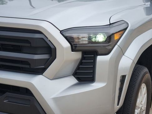 Used 2024 Toyota Tacoma SR RWD image 9