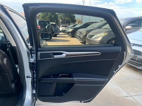 Used 2014 Ford Fusion SE w/ Equipment Group 202A FWD image 32