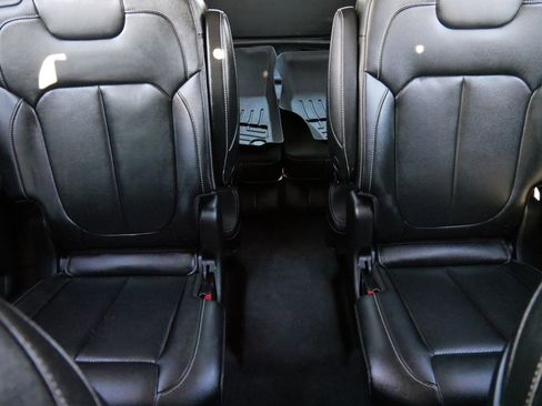 Used 2023 Jeep Grand Cherokee L Limited w/ Luxury Tech Group II image 13