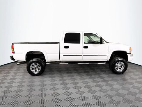 Used 2006 GMC Sierra 2500 SLT w/ Onstar Plus Package AWD/4WD image 8