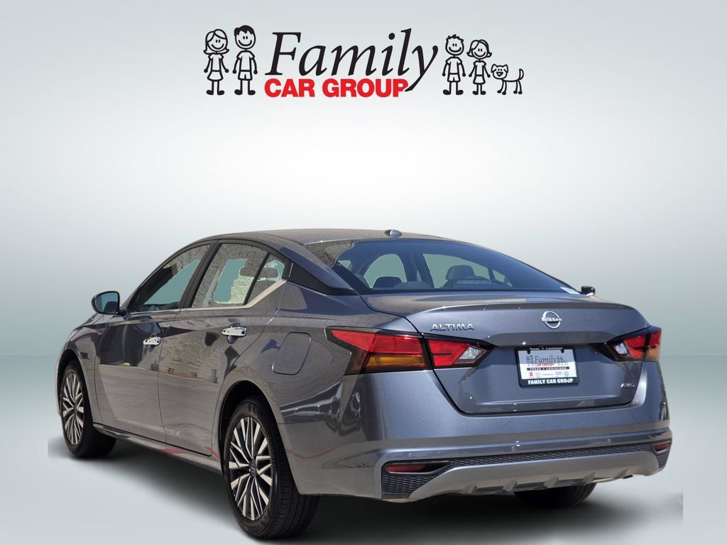 Used 2025 Nissan Altima 2.5 SV AWD/4WD image 3