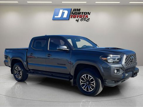 Used 2023 Toyota Tacoma TRD Sport image 3
