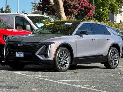 Used 2024 Cadillac Lyriq Sport AWD/4WD image 9