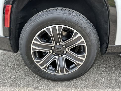 New 2025 Jeep Wagoneer 4WD w/ Premium Group I image 20