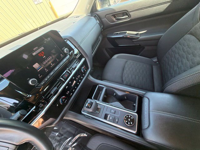 Used 2025 Nissan Pathfinder SV AWD/4WD image 26