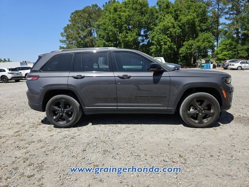 Used 2024 Jeep Grand Cherokee Limited w/ Black Appearance Package AWD/4WD image 6