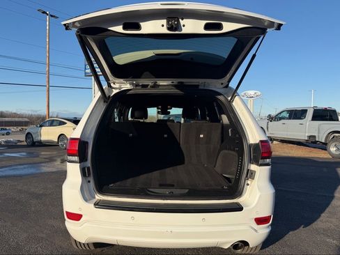 Used 2018 Jeep Grand Cherokee Altitude image 5