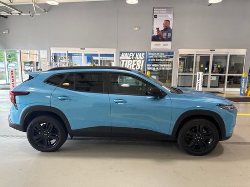 Used 2025 Chevrolet Trax ACTIV w/ Sunroof Package FWD image 4