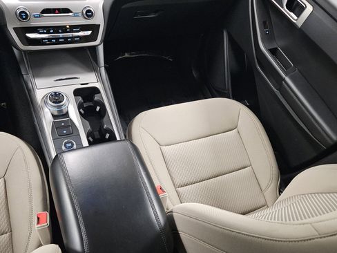 Used 2023 Ford Explorer 4WD w/ Class IV Trailer Tow Package image 14