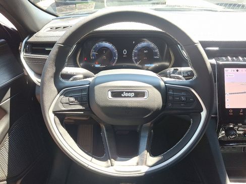 New 2025 Jeep Grand Cherokee Limited image 15