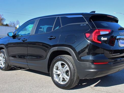 Used 2024 GMC Terrain SLE image 6