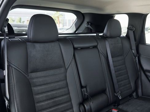 Used 2025 Mitsubishi Outlander SE image 29