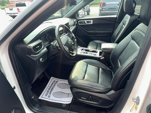 Used 2020 Ford Explorer XLT w/ Equipment Group 202A AWD/4WD image 18