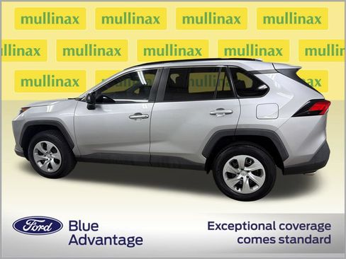 Used 2020 Toyota RAV4 LE FWD image 11